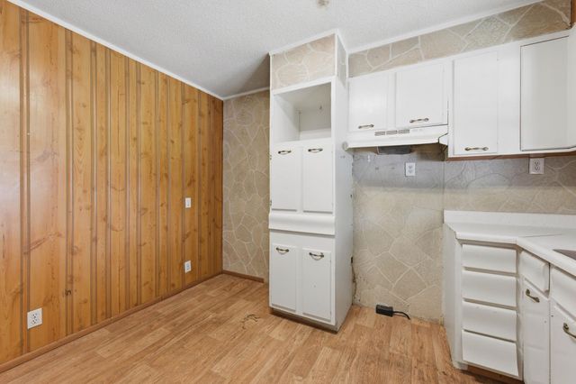 528 E 79th St S, Haysville, KS 67060