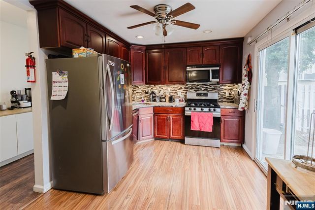 16 W Central Avenue, Bergenfield, NJ 07621