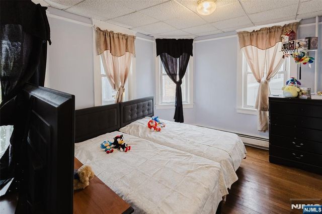 16 W Central Avenue, Bergenfield, NJ 07621
