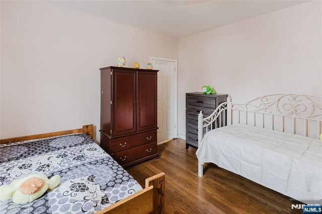 16 W Central Avenue, Bergenfield, NJ 07621