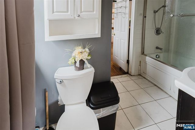16 W Central Avenue, Bergenfield, NJ 07621