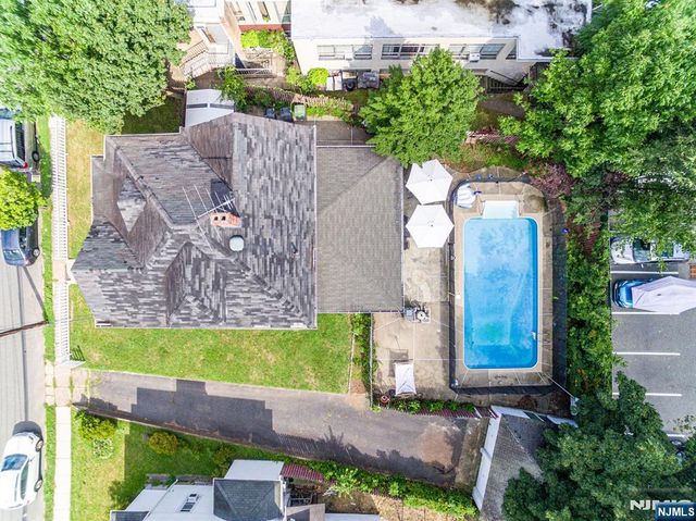 16 W Central Avenue, Bergenfield, NJ 07621