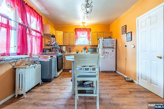 16 W Central Avenue, Bergenfield, NJ 07621
