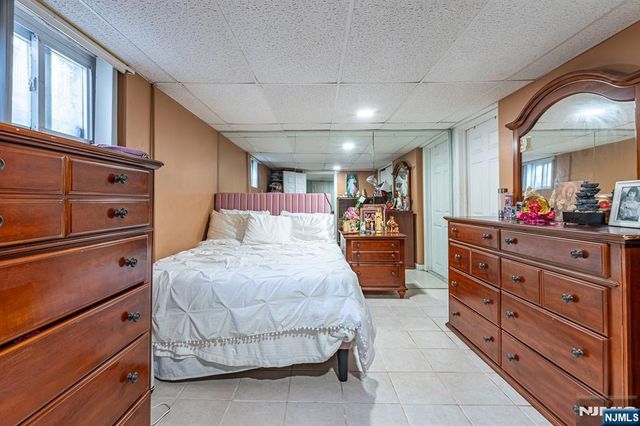 16 W Central Avenue, Bergenfield, NJ 07621