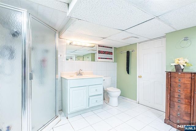 16 W Central Avenue, Bergenfield, NJ 07621