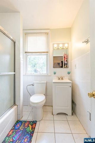 16 W Central Avenue, Bergenfield, NJ 07621