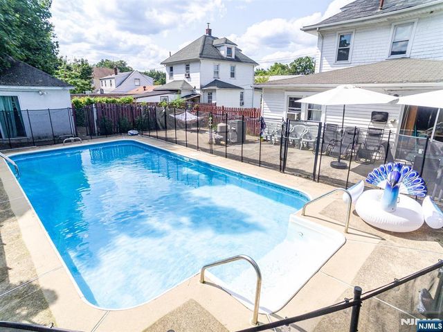 16 W Central Avenue, Bergenfield, NJ 07621