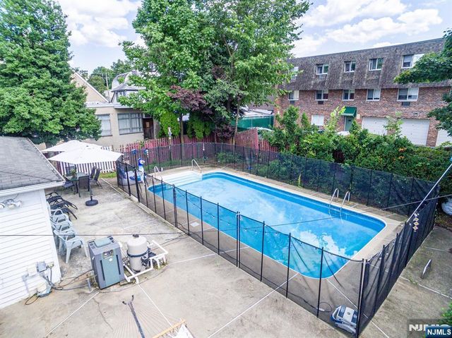 16 W Central Avenue, Bergenfield, NJ 07621