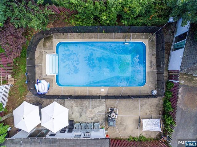 16 W Central Avenue, Bergenfield, NJ 07621