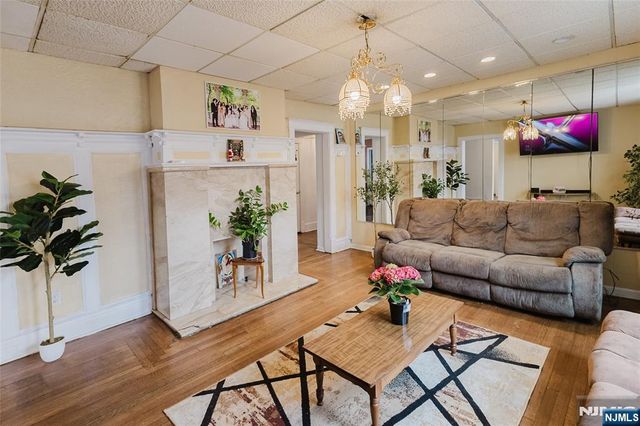 16 W Central Avenue, Bergenfield, NJ 07621