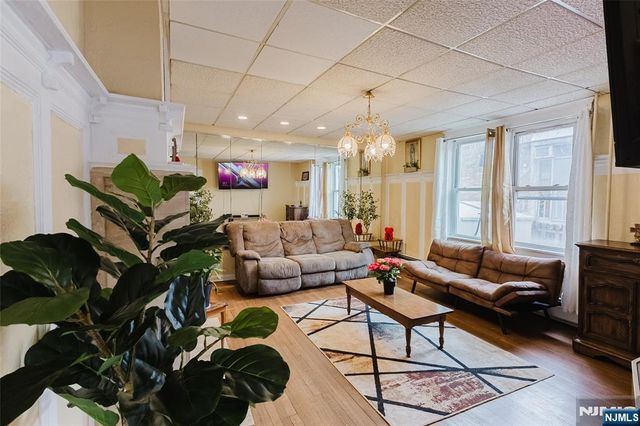 16 W Central Avenue, Bergenfield, NJ 07621