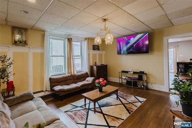 16 W Central Avenue, Bergenfield, NJ 07621