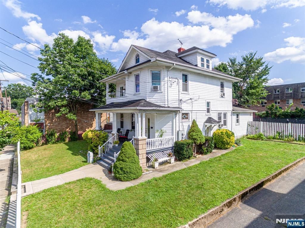 16 W Central Avenue, Bergenfield, NJ 07621