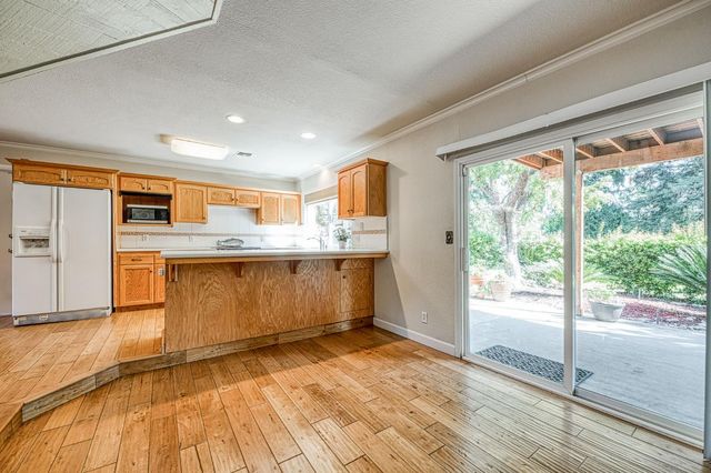 11249 Mountain View Drive, Madera, CA 93636