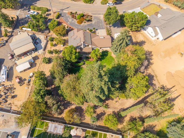 11249 Mountain View Drive, Madera, CA 93636