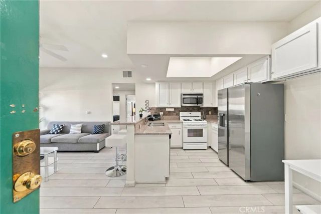 10943 Laurel Canyon Boulevard B9, San Fernando, CA 91340