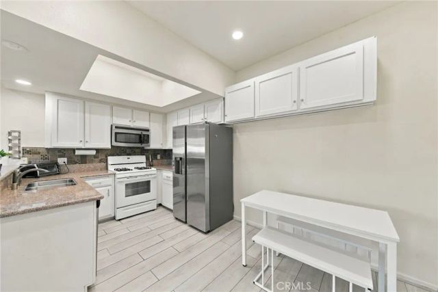 10943 Laurel Canyon Boulevard B9, San Fernando, CA 91340