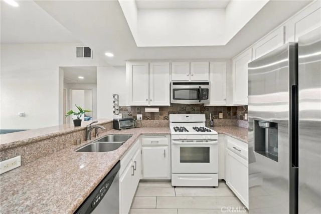 10943 Laurel Canyon Boulevard B9, San Fernando, CA 91340
