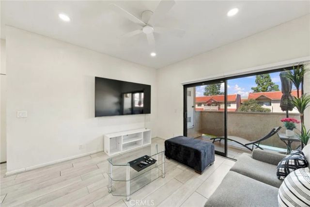 10943 Laurel Canyon Boulevard B9, San Fernando, CA 91340