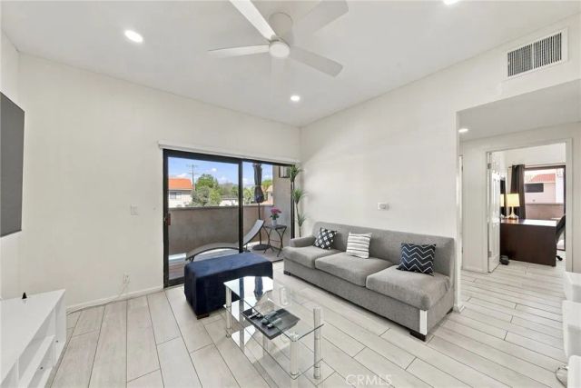 10943 Laurel Canyon Boulevard B9, San Fernando, CA 91340