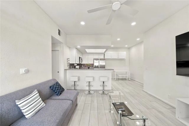 10943 Laurel Canyon Boulevard B9, San Fernando, CA 91340