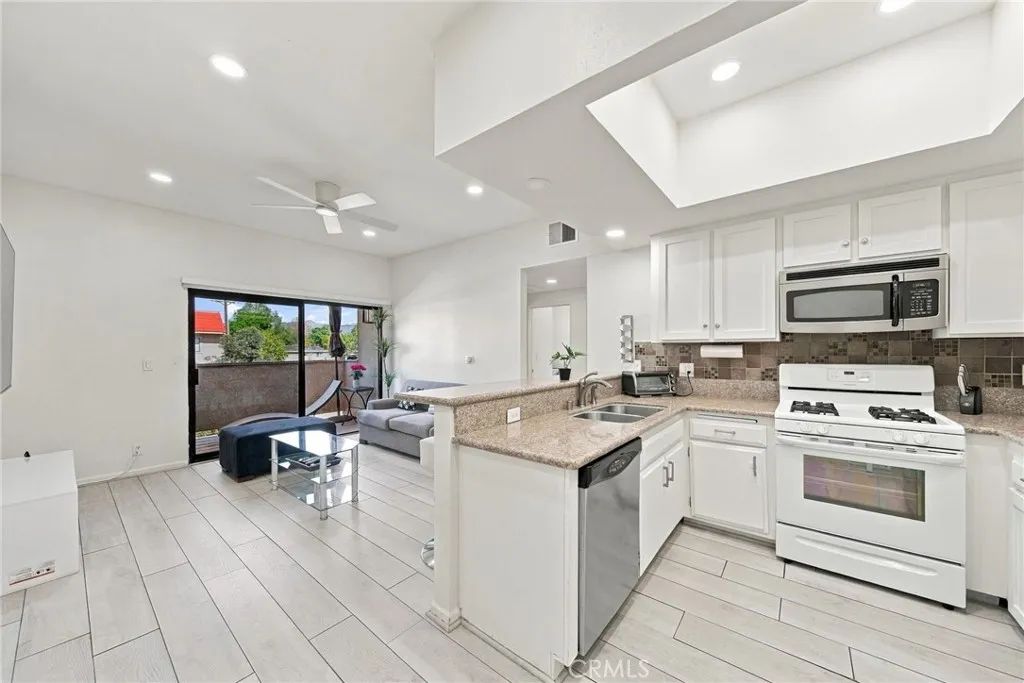 10943 Laurel Canyon Boulevard B9, San Fernando, CA 91340
