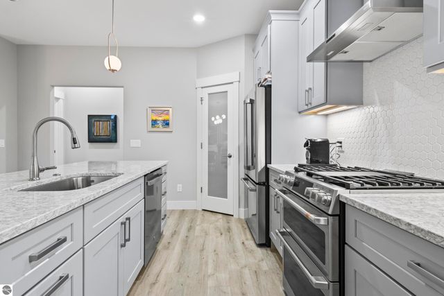 10708 Shrewbury Street, Traverse City, MI 49684