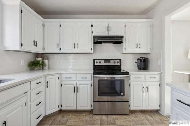 6313 S 156th Avenue, Omaha, NE 68135