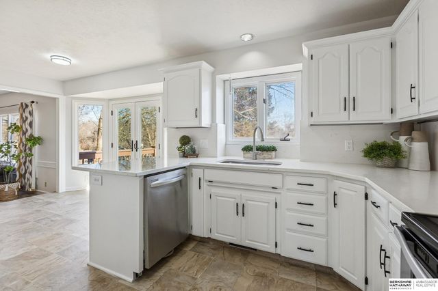 6313 S 156th Avenue, Omaha, NE 68135