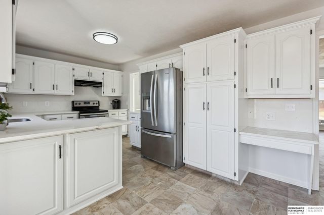 6313 S 156th Avenue, Omaha, NE 68135