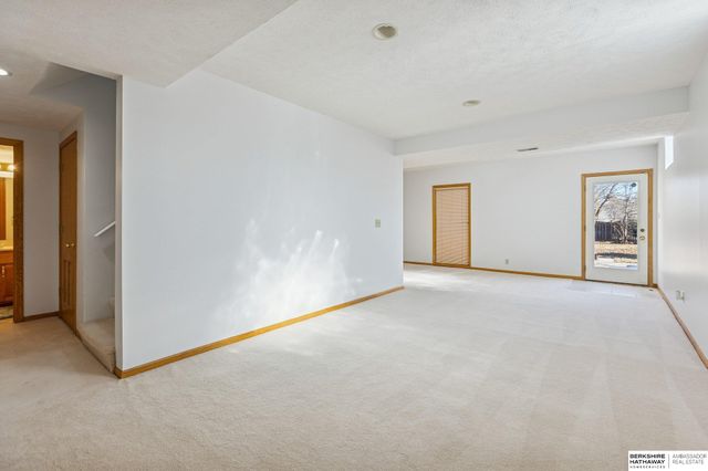 6313 S 156th Avenue, Omaha, NE 68135