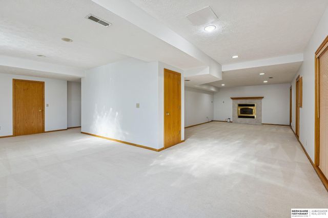 6313 S 156th Avenue, Omaha, NE 68135