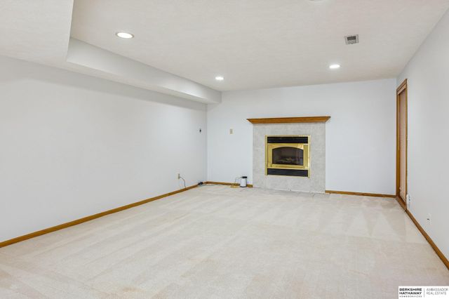 6313 S 156th Avenue, Omaha, NE 68135