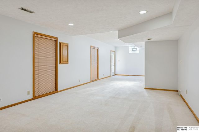 6313 S 156th Avenue, Omaha, NE 68135