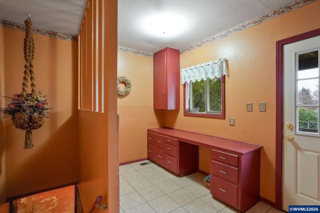 1060 Silver Falls Dr NE, Silverton, OR 97381