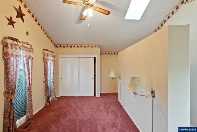 1060 Silver Falls Dr NE, Silverton, OR 97381