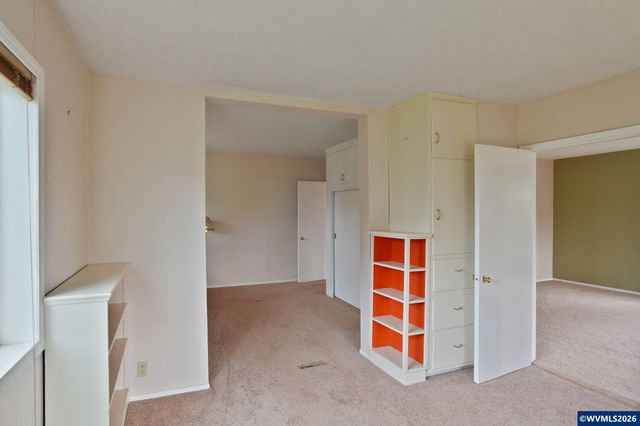 1060 Silver Falls Dr NE, Silverton, OR 97381