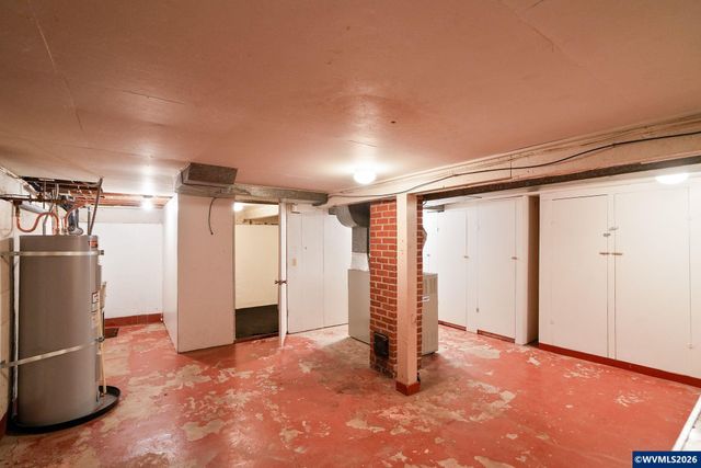 1060 Silver Falls Dr NE, Silverton, OR 97381