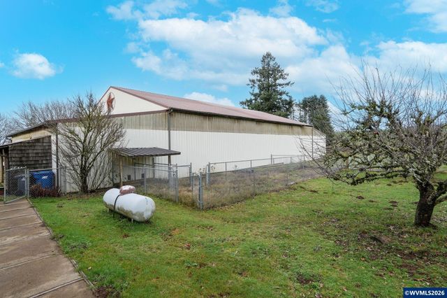 1060 Silver Falls Dr NE, Silverton, OR 97381
