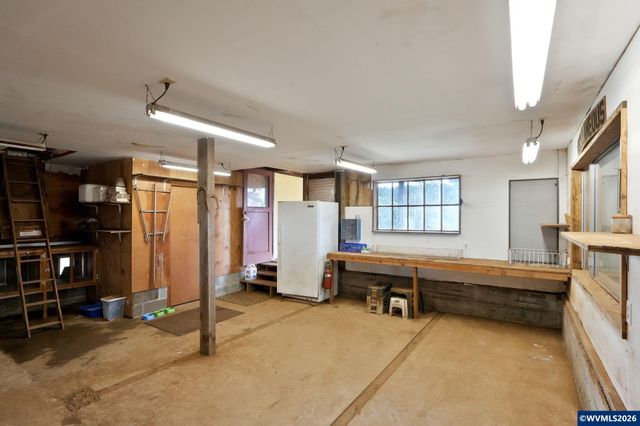 1060 Silver Falls Dr NE, Silverton, OR 97381