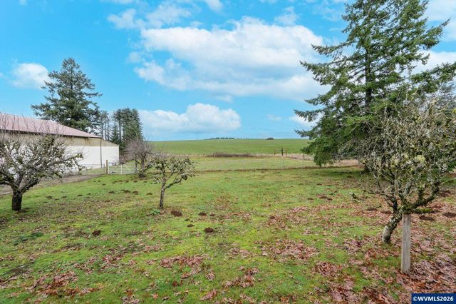 1060 Silver Falls Dr NE, Silverton, OR 97381