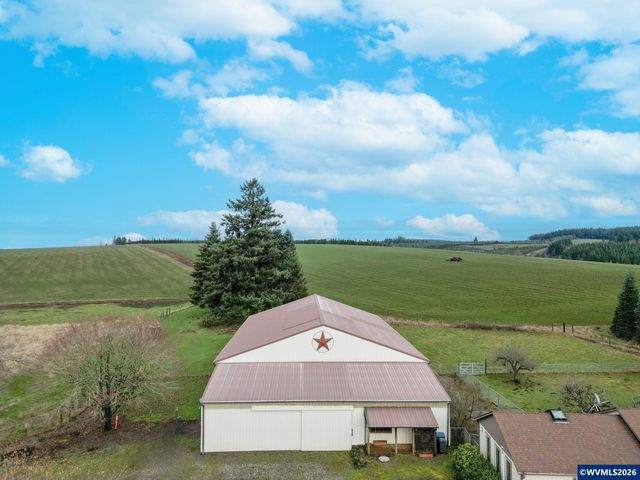 1060 Silver Falls Dr NE, Silverton, OR 97381