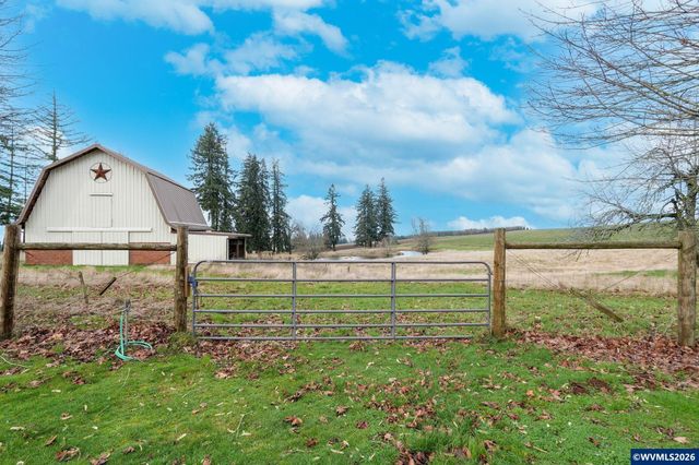 1060 Silver Falls Dr NE, Silverton, OR 97381