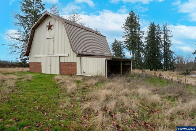 1060 Silver Falls Dr NE, Silverton, OR 97381