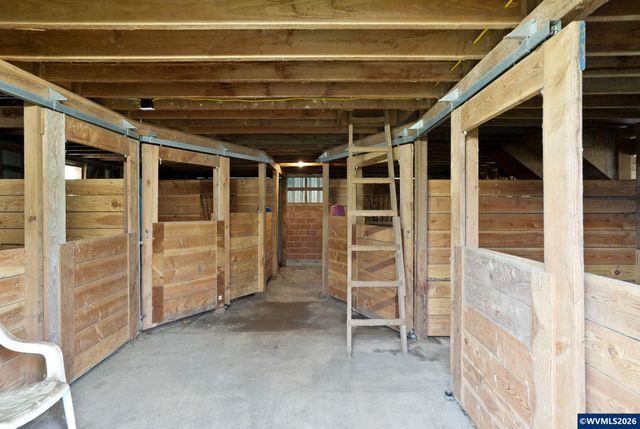 1060 Silver Falls Dr NE, Silverton, OR 97381