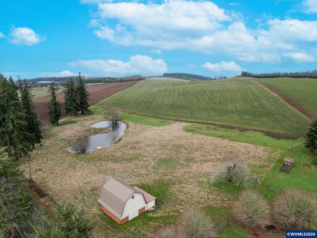 1060 Silver Falls Dr NE, Silverton, OR 97381