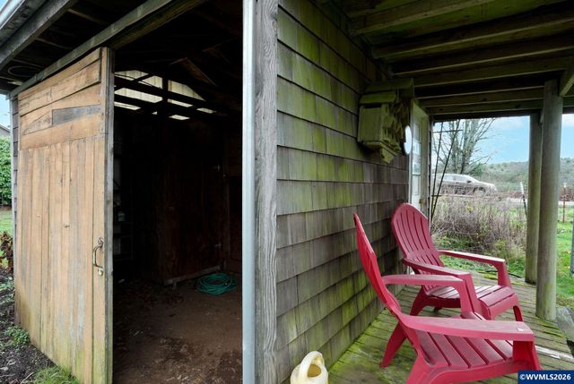 1060 Silver Falls Dr NE, Silverton, OR 97381