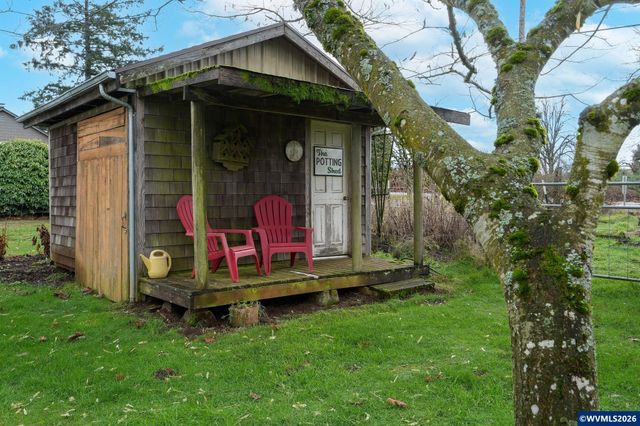 1060 Silver Falls Dr NE, Silverton, OR 97381