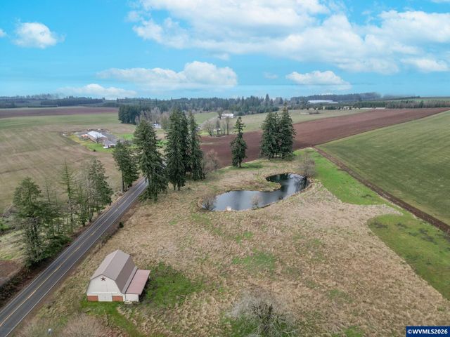 1060 Silver Falls Dr NE, Silverton, OR 97381
