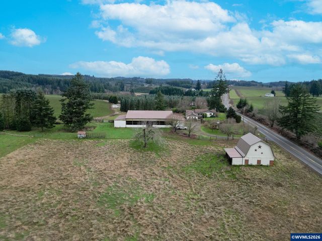 1060 Silver Falls Dr NE, Silverton, OR 97381